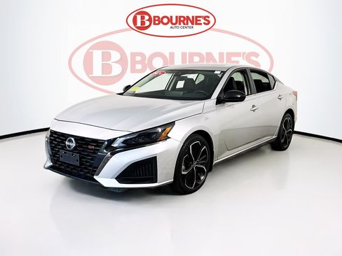 Used 2024 Nissan Altima 2.5 SR w/ SR Premium Package AWD/4WD image 7