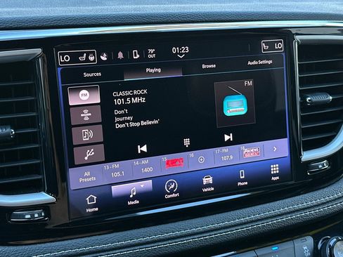 Used 2022 Chrysler Pacifica Touring-L w/ S Appearance Package image 18