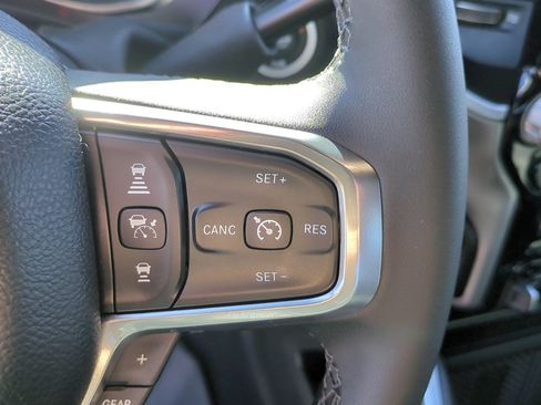 Used 2025 RAM 2500 Laramie AWD/4WD image 18