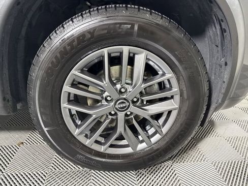 Used 2023 Nissan Rogue S image 10