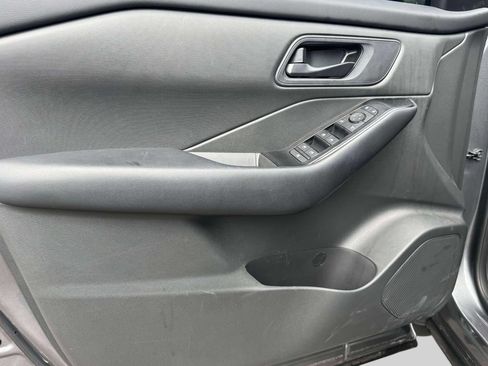 Used 2025 Nissan Rogue S AWD/4WD image 17