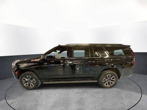 Certified 2023 Chevrolet Suburban Z71 w/ Luxury Package image 4