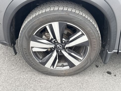 Used 2023 Nissan Rogue SL w/ SL Premium Package image 9