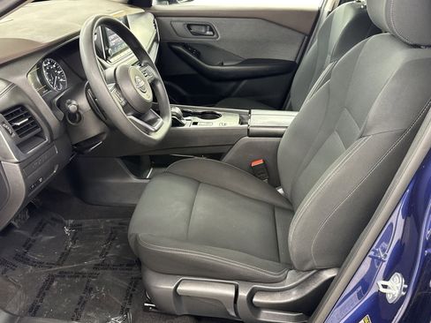 Used 2023 Nissan Rogue S image 2