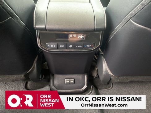 Used 2023 Toyota Highlander XLE image 19