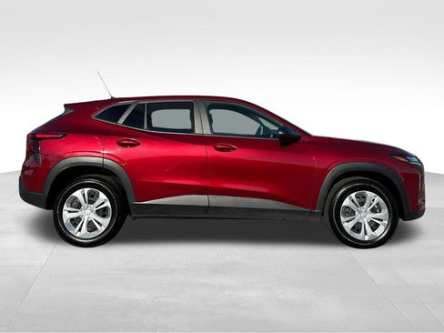 Used 2024 Chevrolet Trax LS image 4