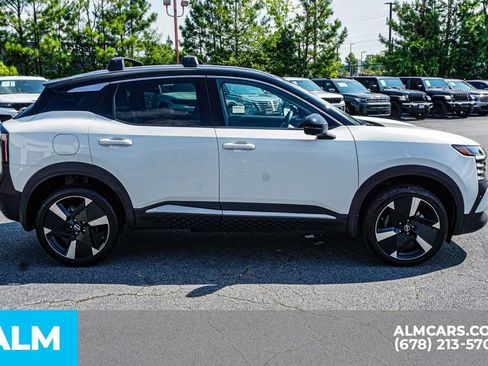 Used 2025 Nissan Kicks SR FWD image 9