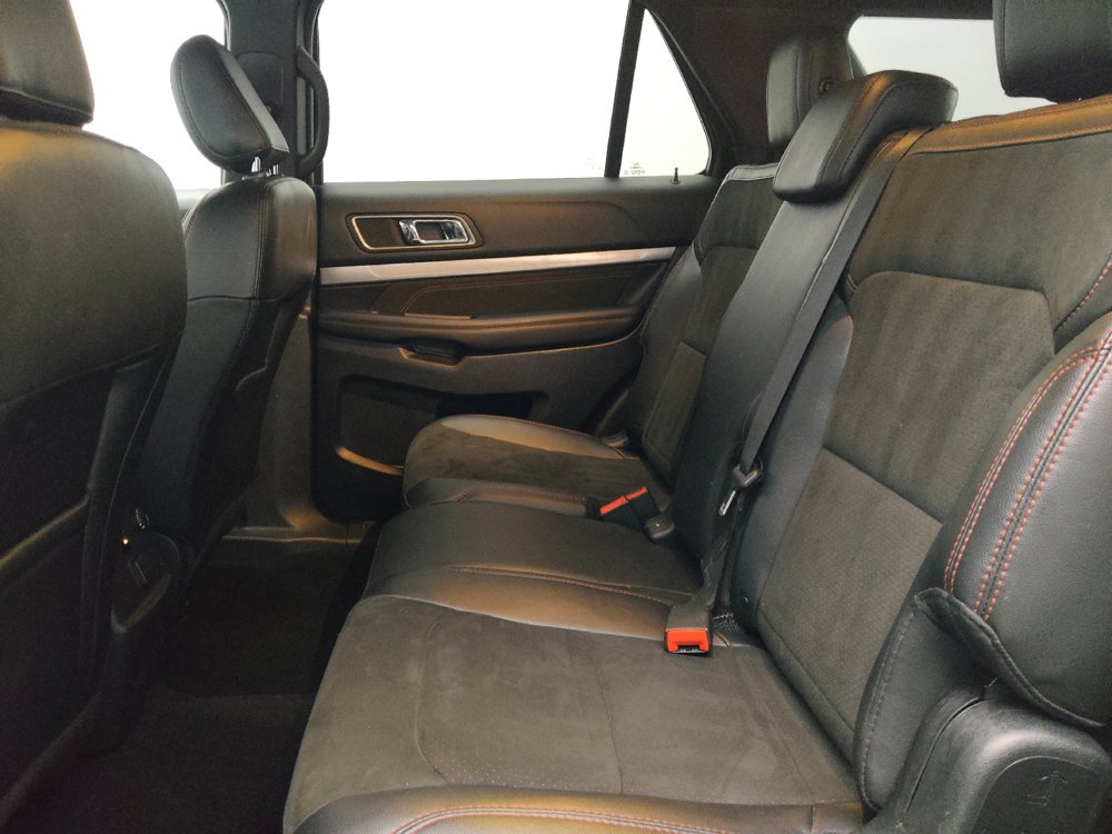 Used 2019 Ford Explorer XLT w/ Equipment Group 202A FWD image 18