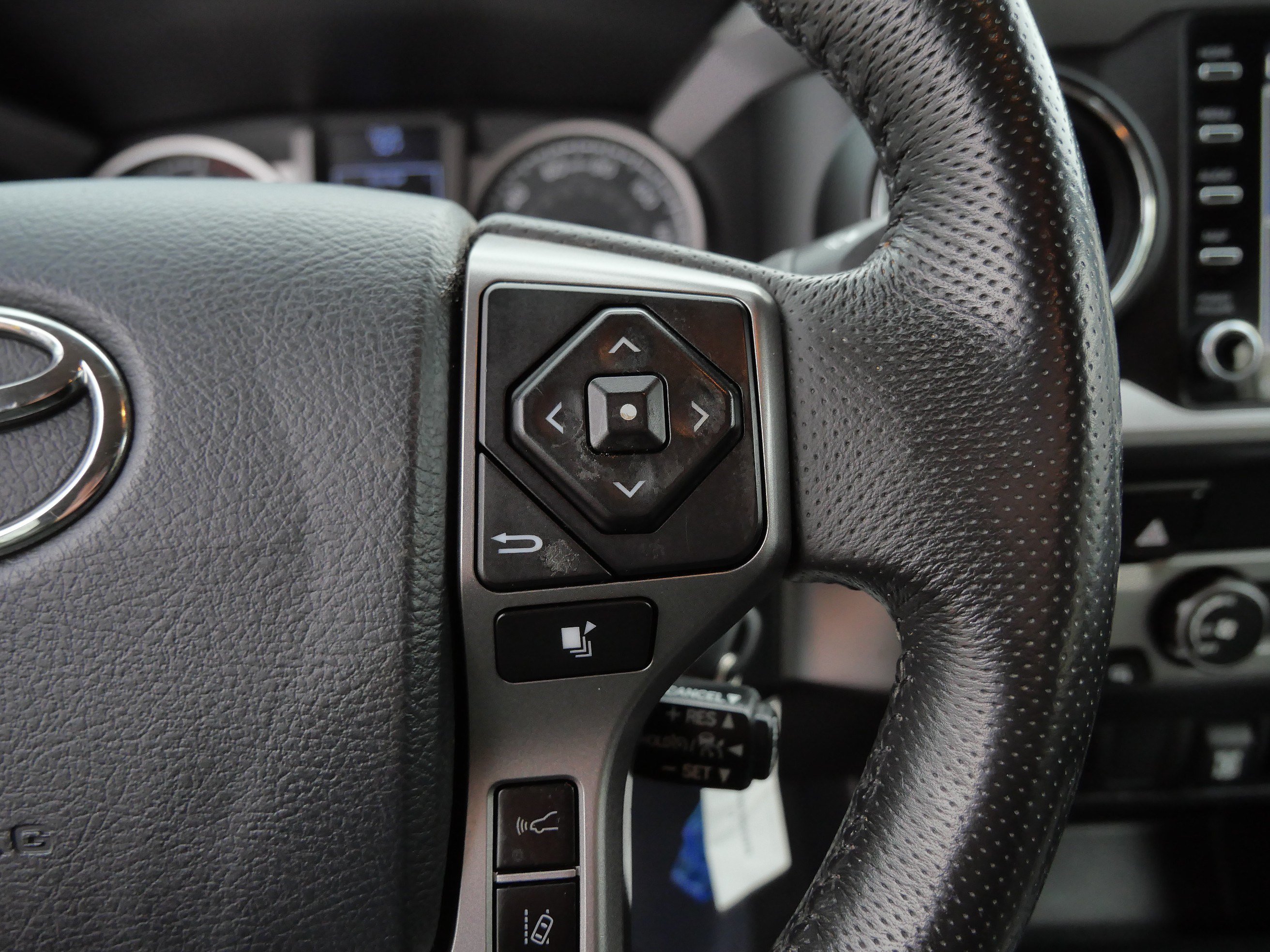 Certified 2020 Toyota Tacoma SR5 AWD/4WD image 29