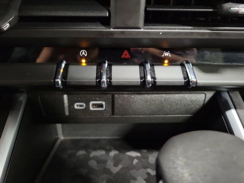 Used 2023 Chevrolet Colorado Trail Boss image 16