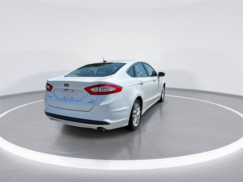 Used 2015 Ford Fusion SE w/ Equipment Group 202A FWD image 8
