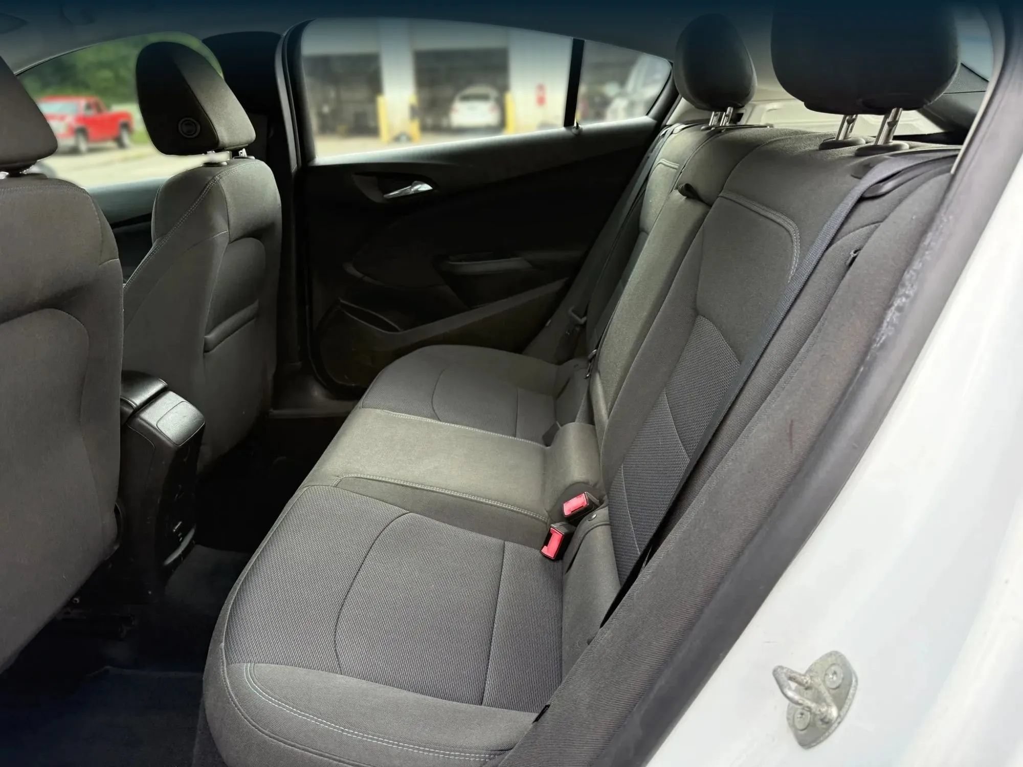 Used 2018 Chevrolet Cruze LT w/ Convenience Package FWD image 21