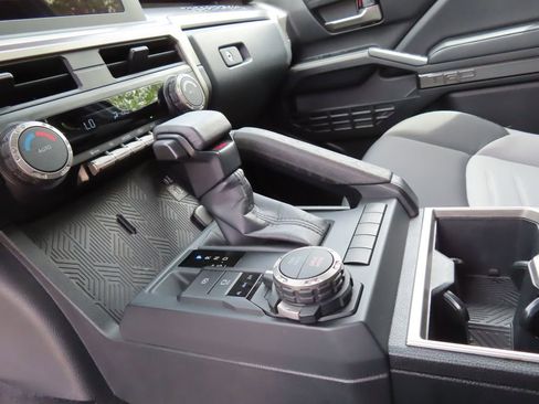 Used 2025 Toyota Tacoma TRD Sport AWD/4WD image 21