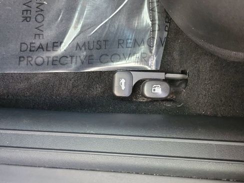 Used 2023 Hyundai Elantra Limited image 33