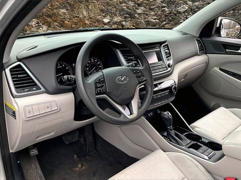 Used 2018 Hyundai Tucson SE image 11