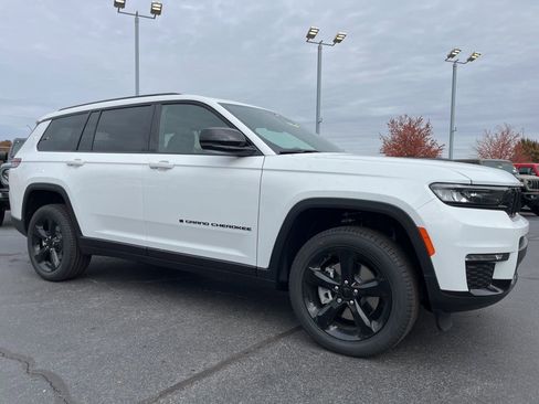 New 2025 Jeep Grand Cherokee L Limited w/ Black Appearance Package image 45