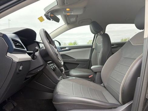 Used 2023 Volkswagen Taos SE w/ Black Wheel Package FWD image 22