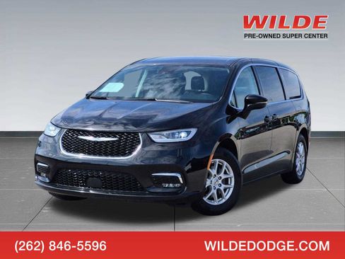 Used 2024 Chrysler Pacifica Touring-L FWD image 1
