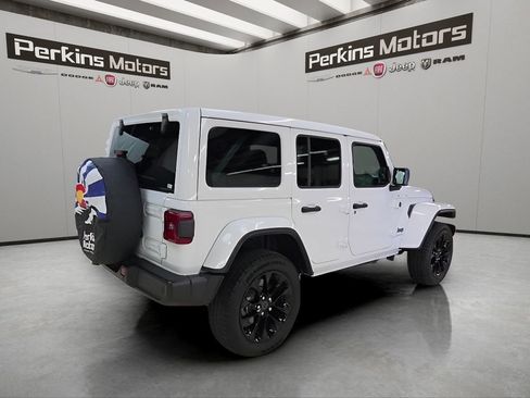 Used 2025 Jeep Wrangler Unlimited Sahara w/ Safety Group AWD/4WD image 5