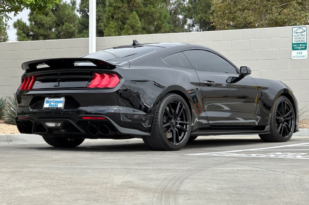 Used 2022 Ford Mustang Shelby GT500 w/ Technology Package RWD image 9