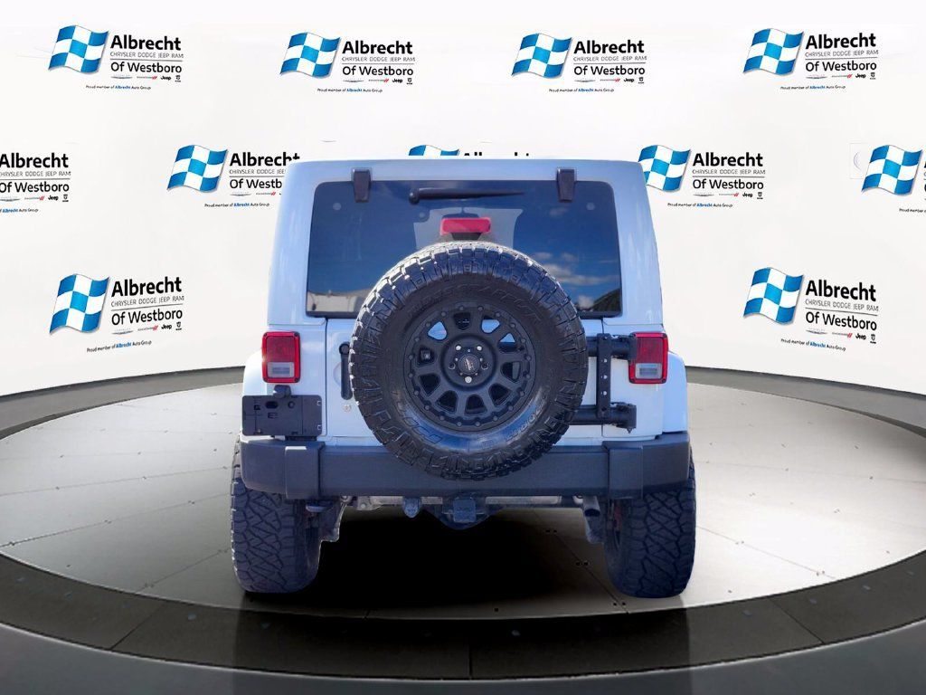 Used 2016 Jeep Wrangler Unlimited Rubicon w/ Connectivity Group AWD/4WD image 4