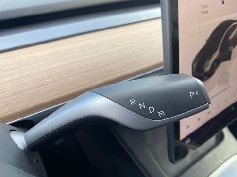 Used 2023 Tesla Model 3 Standard Range image 17