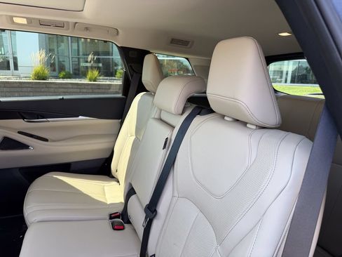 Used 2023 INFINITI QX60 Sensory w/ Vision Package AWD/4WD image 12