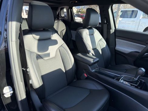 New 2025 Jeep Compass Latitude w/ Sun & Sound Group image 34