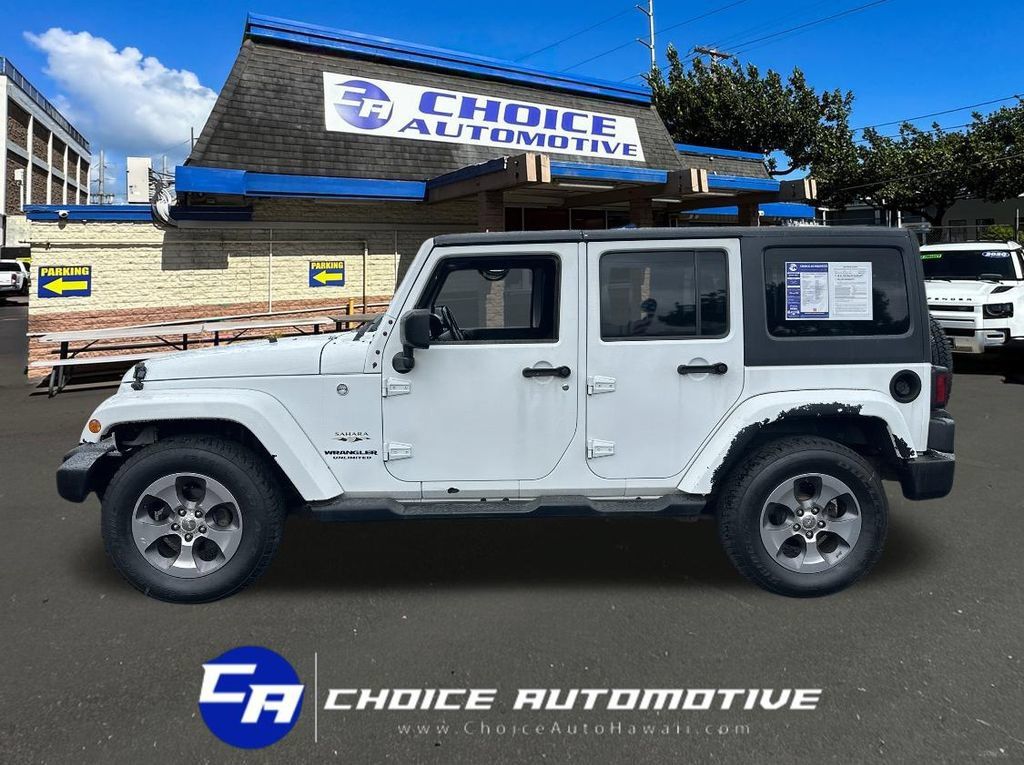 Used 2017 Jeep Wrangler Unlimited Sahara w/ Connectivity Group AWD/4WD image 3