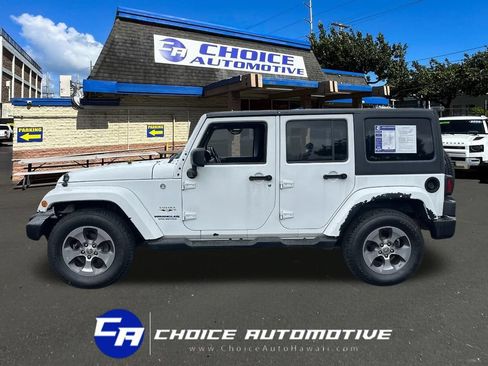 Used 2017 Jeep Wrangler Unlimited Sahara w/ Connectivity Group AWD/4WD image 3