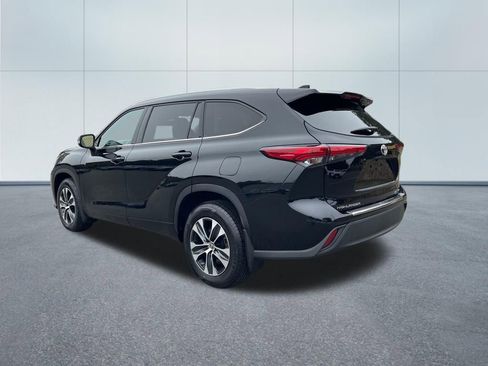 Used 2022 Toyota Highlander XLE image 7