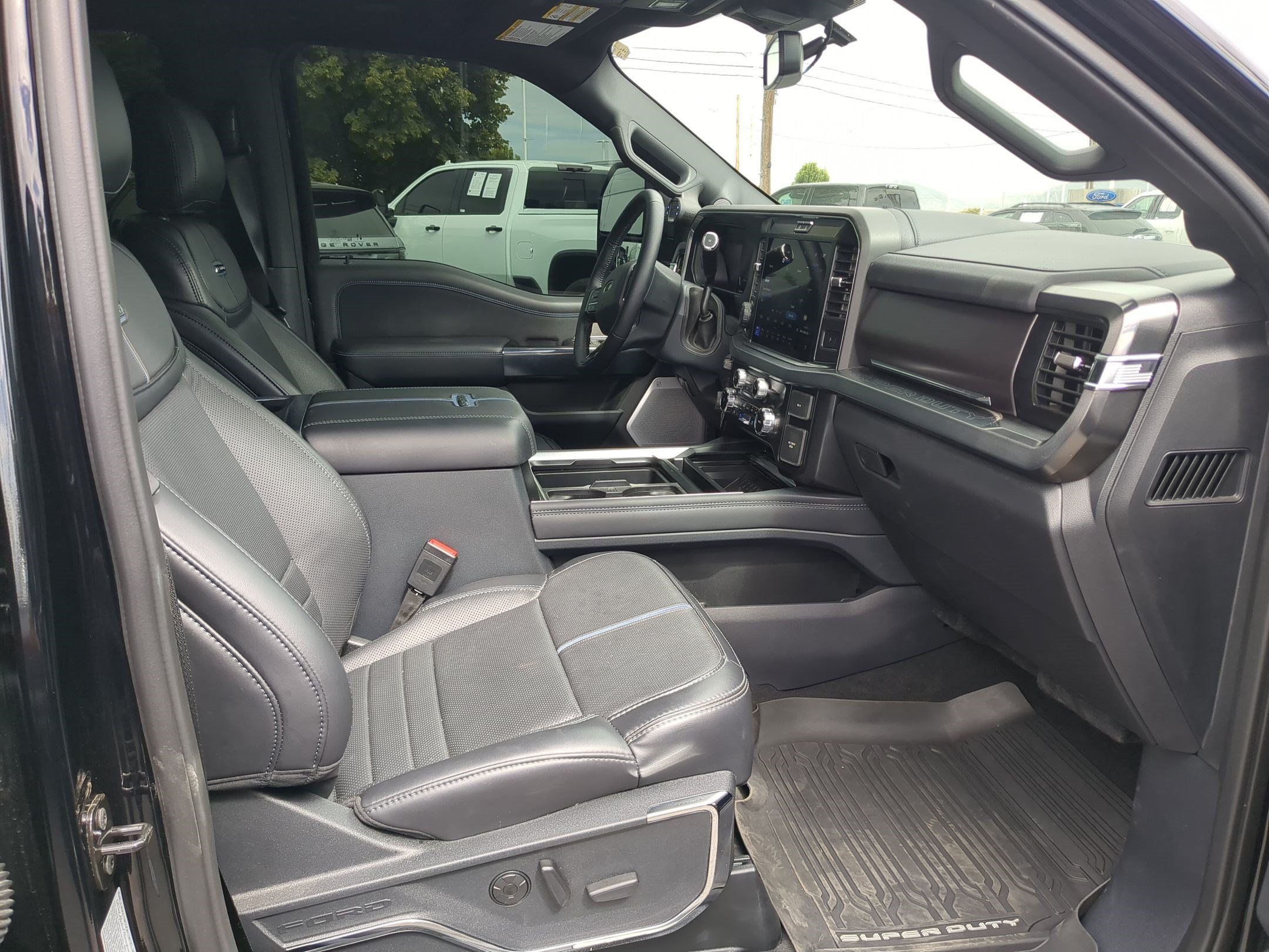 Used 2026 Ford F450 Platinum w/ FX4 Off-Road Package AWD/4WD image 32