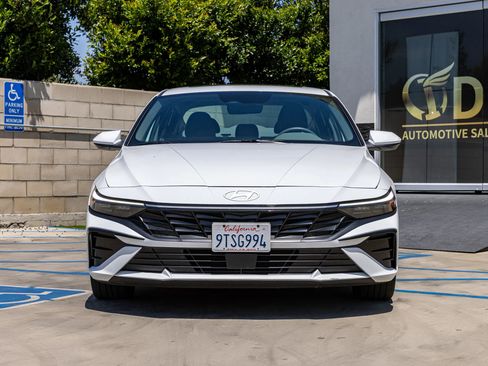 Used 2025 Hyundai Elantra SEL FWD image 3