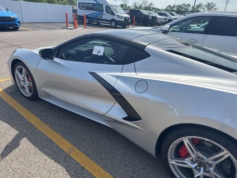 Used 2020 Chevrolet Corvette Stingray Preferred Cpe w/ 2LT Preferred Equipment Group RWD image 18