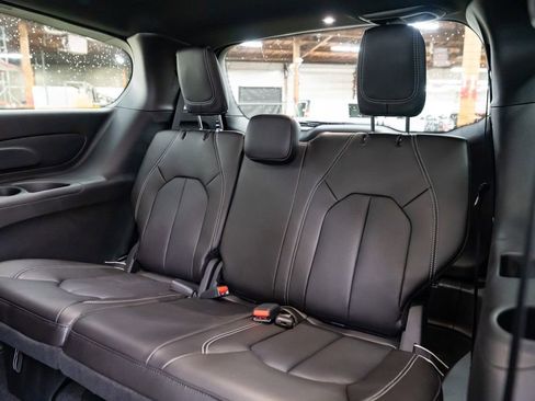 New 2026 Chrysler Pacifica Select image 26