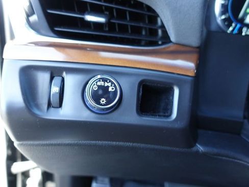 Used 2018 Cadillac Escalade Luxury image 17