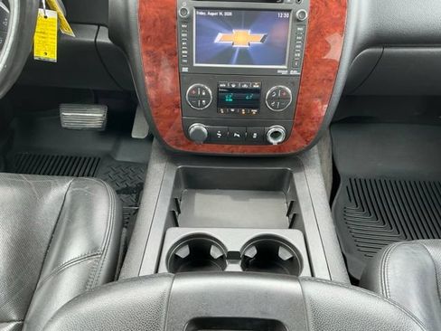 Used 2014 Chevrolet Suburban LTZ AWD/4WD image 28