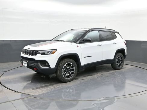 Used 2025 Jeep Compass Trailhawk AWD/4WD image 31