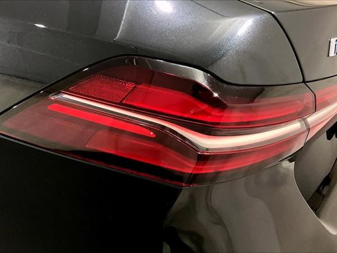 Used 2024 BMW i5 eDrive40i w/ Premium Package RWD image 27