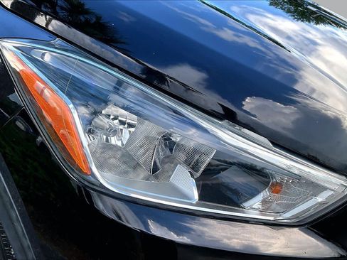 Used 2018 Nissan Kicks SV FWD image 30
