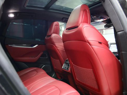 Used 2018 Maserati Levante S GranSport image 34