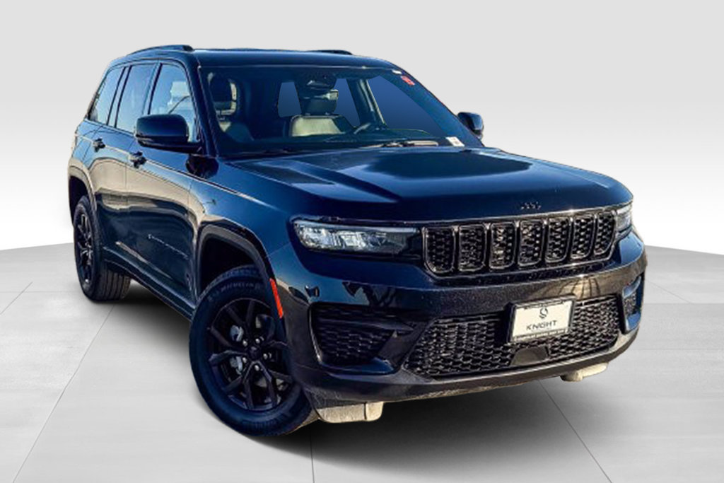 Used 2025 Jeep Grand Cherokee Altitude AWD/4WD image 2