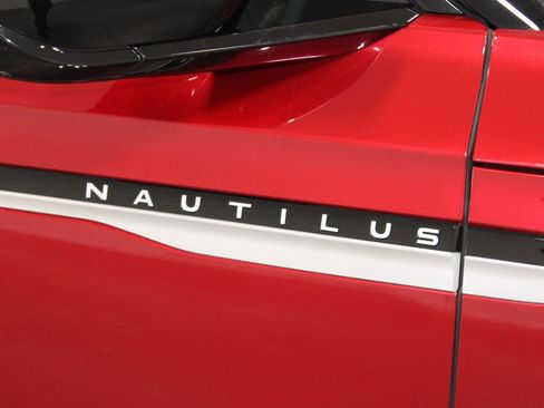 Used 2024 Lincoln Nautilus Reserve image 12