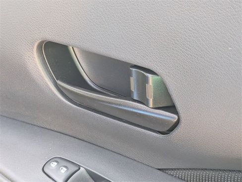 New 2025 Nissan Kicks Play S image 31