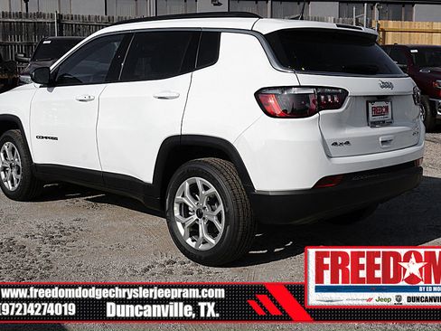 New 2026 Jeep Compass Latitude image 3