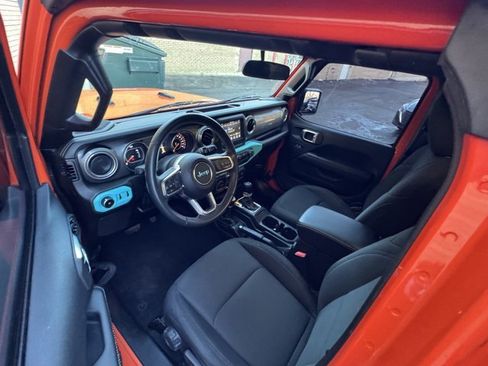 Used 2019 Jeep Wrangler Unlimited Sahara image 26