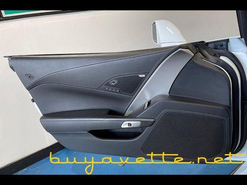 Used 2015 Chevrolet Corvette Z06 w/ 3LZ Preferred Equipment Group RWD image 23