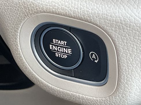 Certified 2024 Mercedes-Benz GLS 450 4MATIC image 31