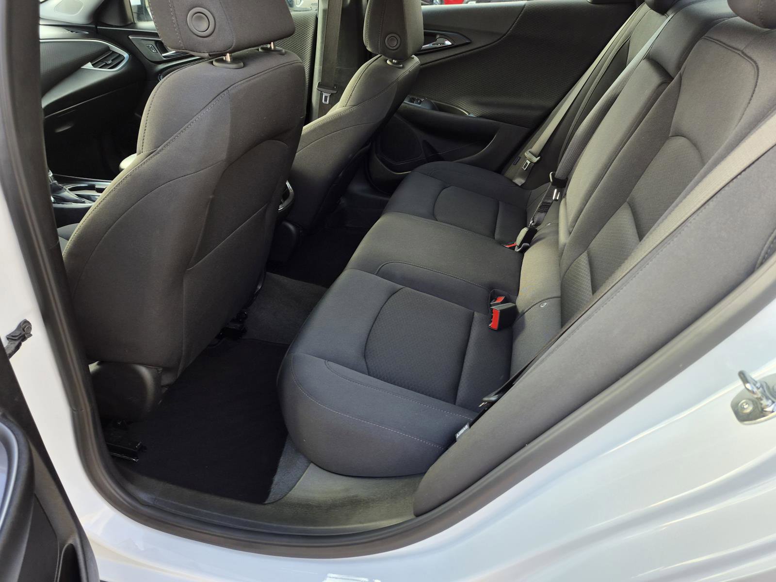 Used 2025 Chevrolet Malibu LT FWD image 3