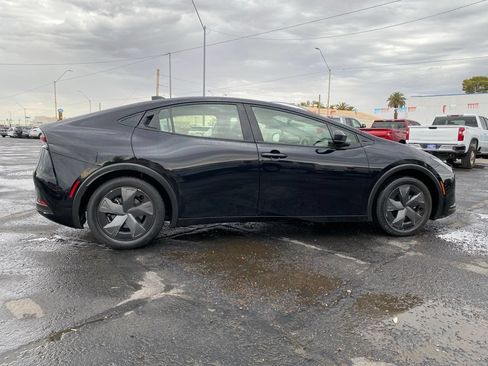 Used 2024 Toyota Prius LE FWD image 5